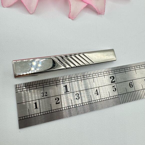 Tie Clip Bar Clasp Shiny Silver Tone Finish Diagonal Stripes Dapper Cool - Picture 7 of 9